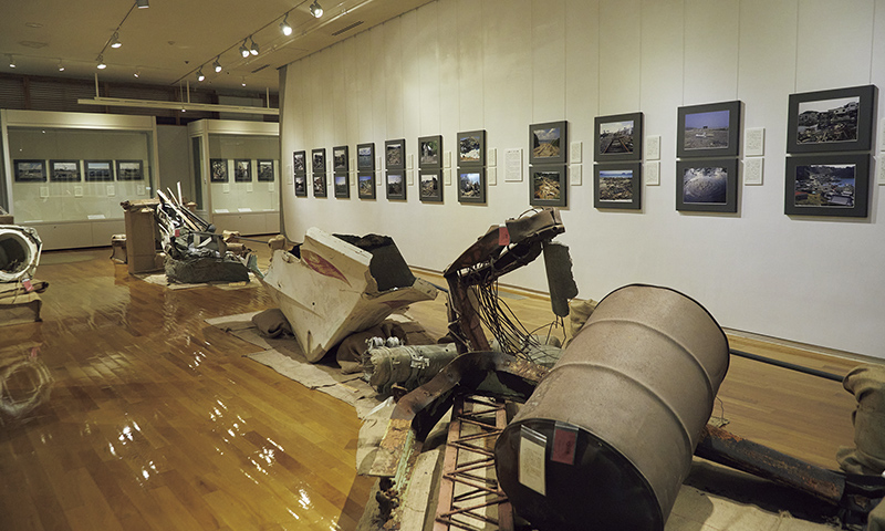 カートピア １階の常設展示“ 東日本大震災の記録と津波の災害史” | SUBARU