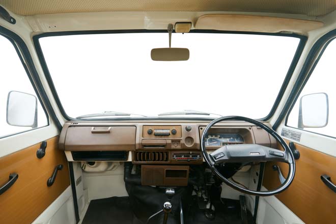3代目 サンバートラック4WDの内装 前席