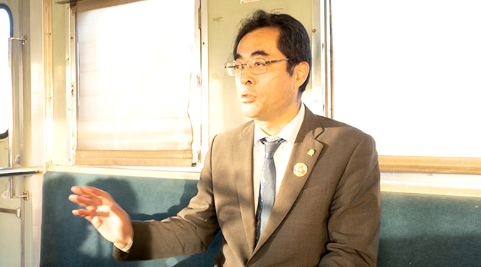 「ひたちなか海浜鉄道」代表取締役社長の吉田千秋さん。今回は特別にキハ222の車内でお話をお伺いしました。